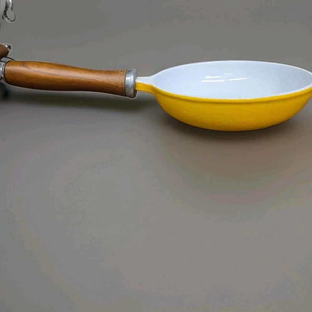 Vintage Finesse Yellow Enamel Skillet Frying Pan Set 10